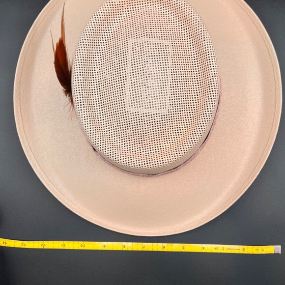 H18 Hat Gallero Style in Cream Color with Feather Medium - Picture 11 of 11